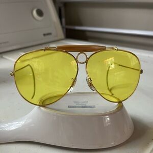 Vintage-style aviator sunglasses